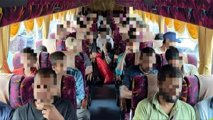 মালয়েশিয়া থেকে ফেরত পাঠাল ৪৯ বাংলাদেশিকে