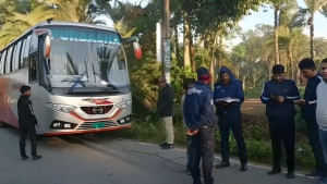 চুয়াডাঙ্গায় বাসে গণডাকাতি