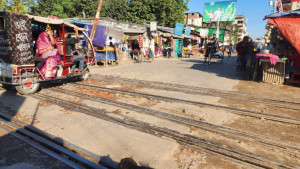 উঁচু-নিচু আক্কেলপুর রেলগেটে প্রতিদিনই ঘটছে দুর্ঘটনা