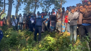 ঝোপে পড়ে ছিল নারীর মরদেহ, পাশে চশমা-হাতঘড়ি