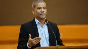 প্রধান উপদেষ্টা দ্রুতই গণভোটের সিদ্ধান্ত দেবেন: আসিফ নজরুল