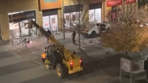 ৫ মিনিটে পুরো এটিএম নিয়ে গেল চোরের দল