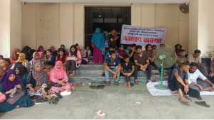 রাবিতে বিভাগীয় সভাপতির পদত্যাগ দাবি, অনশনে ৫ শিক্ষার্থী