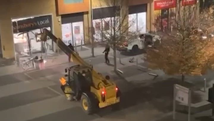 ৫ মিনিটে পুরো এটিএম নিয়ে গেল চোরের দল ৫ মিনিটে পুরো এটিএম নিয়ে গেল চোরের দল