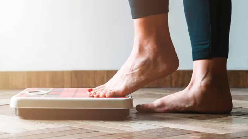 মেয়েরা ঘরে বসে অতিরিক্ত ওজন কমাবে যেভাবে মেয়েরা ঘরে বসে অতিরিক্ত ওজন কমাবে যেভাবে