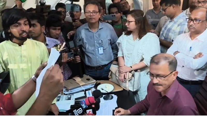 ডাকসুর ফান্ডের টাকা কোথায় গেল, মুখোমুখি কোষাধ্যক্ষ-শিক্ষার্থীরা ডাকসুর ফান্ডের টাকা কোথায় গেল, মুখোমুখি কোষাধ্যক্ষ-শিক্ষার্থীরা