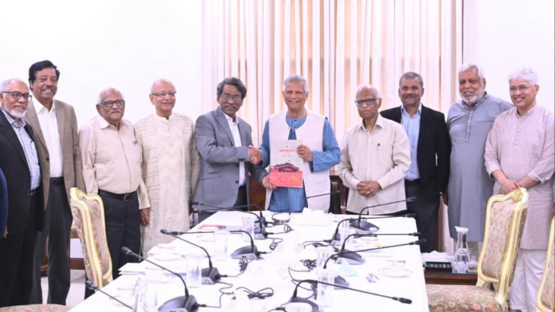 জুলাই সনদ বাস্তবায়নের সুপারিশ প্রধান উপদেষ্টার কাছে হস্তান্তর জুলাই সনদ বাস্তবায়নের সুপারিশ প্রধান উপদেষ্টার কাছে হস্তান্তর