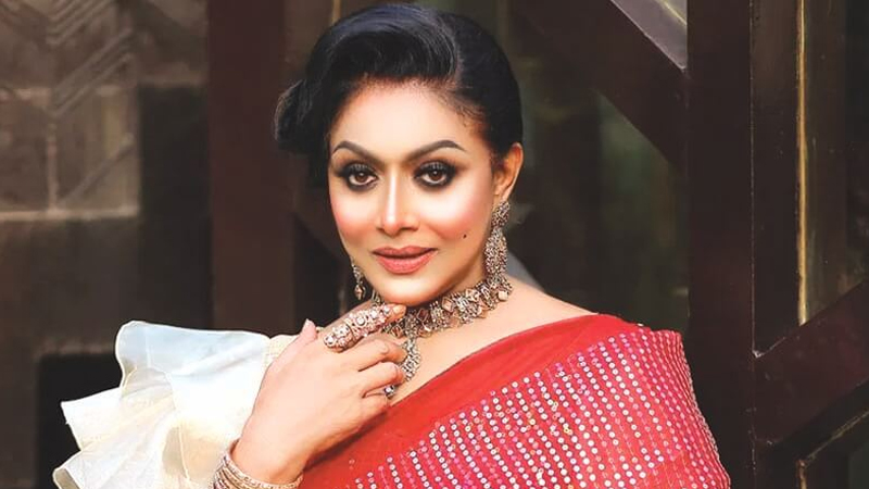 বিচারকের আসনে রোজিনা বিচারকের আসনে রোজিনা