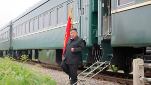 উত্তর কোরিয়ার নেতা কিম জং উন চীনের সামরিক কুচকাওয়াজে যোগ দিচ্ছেন