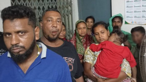 ভারতের হাকিমপুর ক্যাম্পে আত্মসমর্পণের পর নারী-শিশুসহ ১৪ বাংলাদেশি নাগরিককে বিজিবির কাছে হস্তান্তর