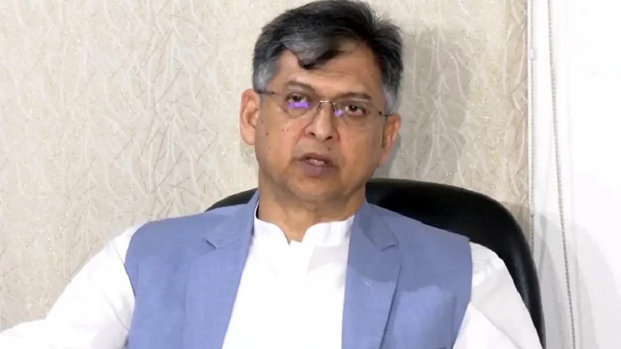 ডাকসু নির্বাচনে বিজয়ীদের অভিনন্দন, ‘শিবির’ প্রসঙ্গে প্রশ্ন তুললেন সালাহ উদ্দিন
