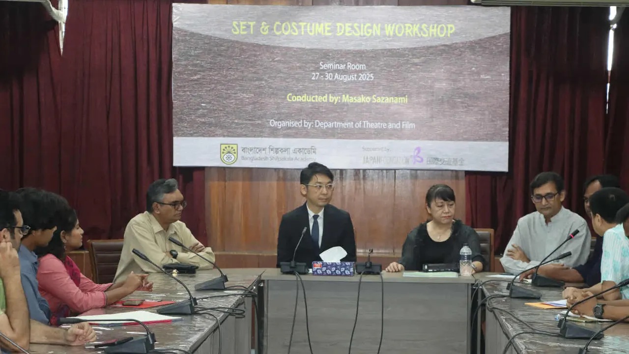 শিল্পকলায় শুরু হলো মঞ্চ ও পোশাক কর্মশালা