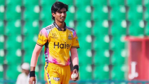 ১৮ বছরেই বাজিমাত, পিএসএলে হ্যাটট্রিক তরুণ পেসারের