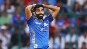 ছক্কার আঘাতে বিধ্বস্ত বুমরাহ, আইপিএলে কঠিন সময়