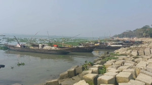 দিন কাটছে চরম কষ্টে, জেলেপল্লীতে হাহাকার