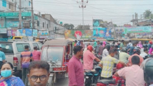 ভয়াবহ যানজটে চরম ভোগান্তিতে জনজীবন