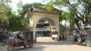 শ্রেণিকক্ষে অচেতন অবস্থায় পড়েছিল ছাত্রী, মিলল ধর্ষণের আলামত