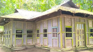 হারিয়ে যাচ্ছে ঐতিহ্যবাহী কাছারি ঘর