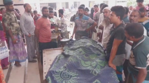 পিকআপের সঙ্গে সংঘর্ষে যাত্রীবাহী বাস খাদে, নিহত ২