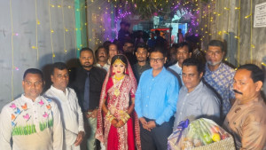 সুইপারের মেয়ের বিয়েতে হাজির হয়ে চমকে দিলেন জেলা প্রশাসক!