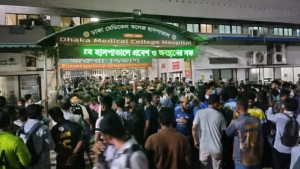 ঢামেক চিকিৎসক ও ঢাবি শিক্ষার্থীদের সংঘর্ষ, বন্ধ জরুরি বিভাগ