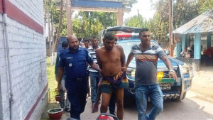 মাইকে ঘোষণা দিয়ে মব সৃষ্টি করে আসামি ছিনতাই