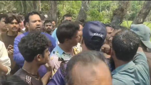 সংসদ সদস্যের উপস্থিতিতে বিএনপির দুই গ্রুপের হাতাহাতি