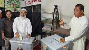 ভোটগ্রহণ চলছে, ভোট দিলেন প্রধান প্রার্থীরা