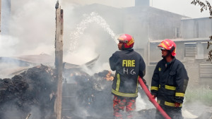 ফতুল্লায় ঝুটের গোডাউনে আগুন