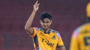 পেশোয়ার জালমির জোরালো অনুরোধে ফাইনালে নাহিদ