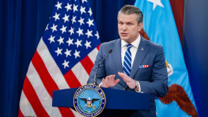 ইরান চুক্তিতে রাজি না হলে ফের যুদ্ধের হুঁশিয়ারি যুক্তরাষ্ট্রের