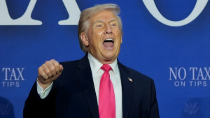 ইরান ইউরেনিয়াম ‘হস্তান্তরে রাজি’, দাবি ট্রাম্পের