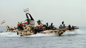 মার্কিন অবরোধের জবাব, আইআরজিসির ‘কঠোর নিয়ন্ত্রণে’ হরমুজ প্রণালি