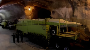 হামলার কয়েক ঘণ্টার মধ্যেই ক্ষেপণাস্ত্রের বাংকার ফের সচল করছে ইরান