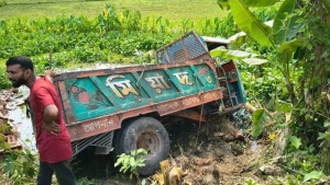 ইটবোঝাই ট্রলি উল্টে হেলপার নিহত