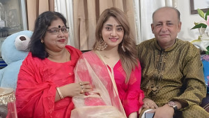 পূজা চেরির বাবার বিরুদ্ধে অর্থ প্রতারণার অভিযোগ, চলছে তদন্ত