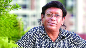 লাকী আখান্দের ‘যার কাছে মন রেখে’ আসলো ৩৪ বছর পর