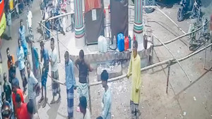 তেল দিতে দেরি হওয়ায় ফিলিং স্টেশনে ভাঙচুর, বিক্রি বন্ধ