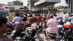 কৃত্রিম সংকট তৈরির চক্র, জ্বালানি তেলের জন্য হাহাকার