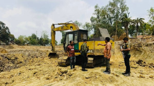 সিংড়ায় দিনভর ঝটিকা অভিযান, ২৪ ব্যাটারি জব্দ