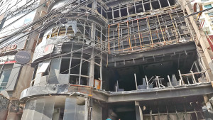 গ্রাহকদের ভেতরে রেখে বাইরে তালা দেয় ‘কাচ্চি ভাই’: সিআইডি