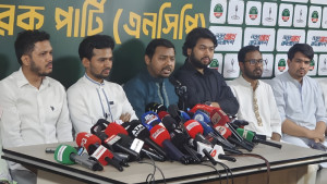 রাষ্ট্রীয় প্রতিষ্ঠানগুলোকে রাজনৈতিকভাবে ব্যবহার করার প্রবণতা দেখা যাচ্ছে: আসিফ মাহমুদ