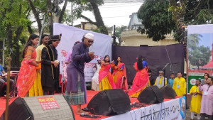 লোকসংস্কৃতির মিলনমেলা ক্বীনব্রিজ চত্বরে