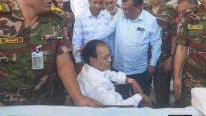 অসুস্থ ত্রাণমন্ত্রী দুলু, নেওয়া হচ্ছে এভারকেয়ারে