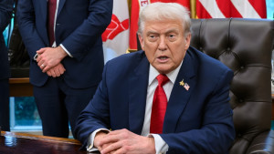 ইরানের ওপর ‘দীর্ঘমেয়াদী অবরোধের’ প্রস্তুতি নিতে ট্রাম্পের নির্দেশ