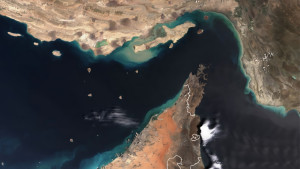 হরমুজ প্রণালিকে ‘মার্কিন হস্তক্ষেপমুক্ত’ করতে চায় ইরান