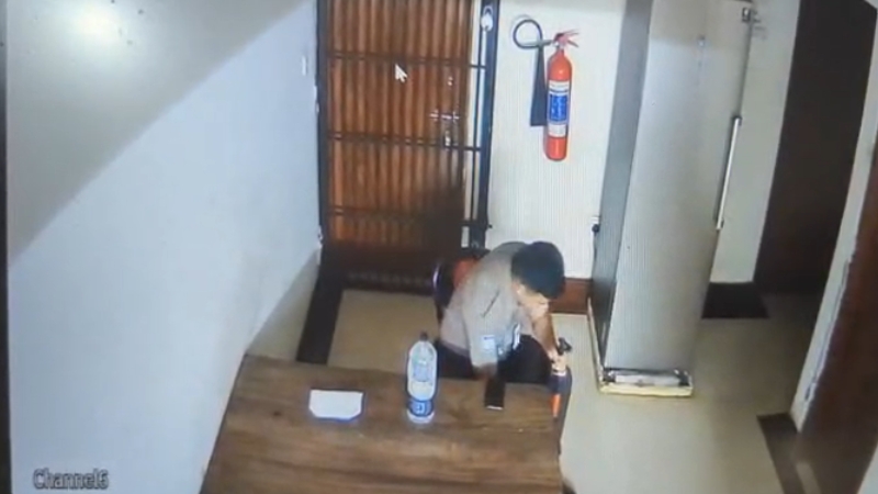 নিজের অস্ত্রের গুলিতে পুলিশ সদস্য নিহত