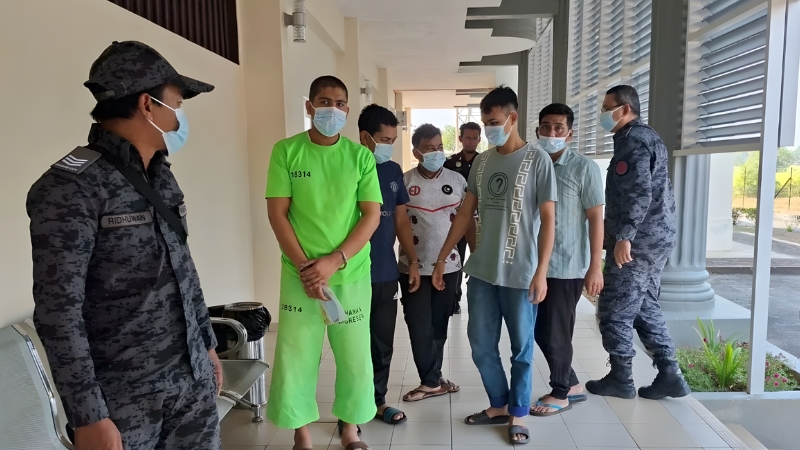 মালয়েশিয়ায় ৩ বাংলাদেশির কারাদণ্ড