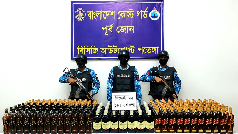 কোস্ট গার্ডের অভিযানে ৭০ লাখ টাকার বিদেশি মদ জব্দ