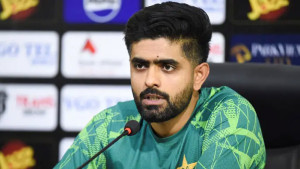 অধিনায়ক বাবরকে ঘিরে দুশ্চিন্তায় পাকিস্তান